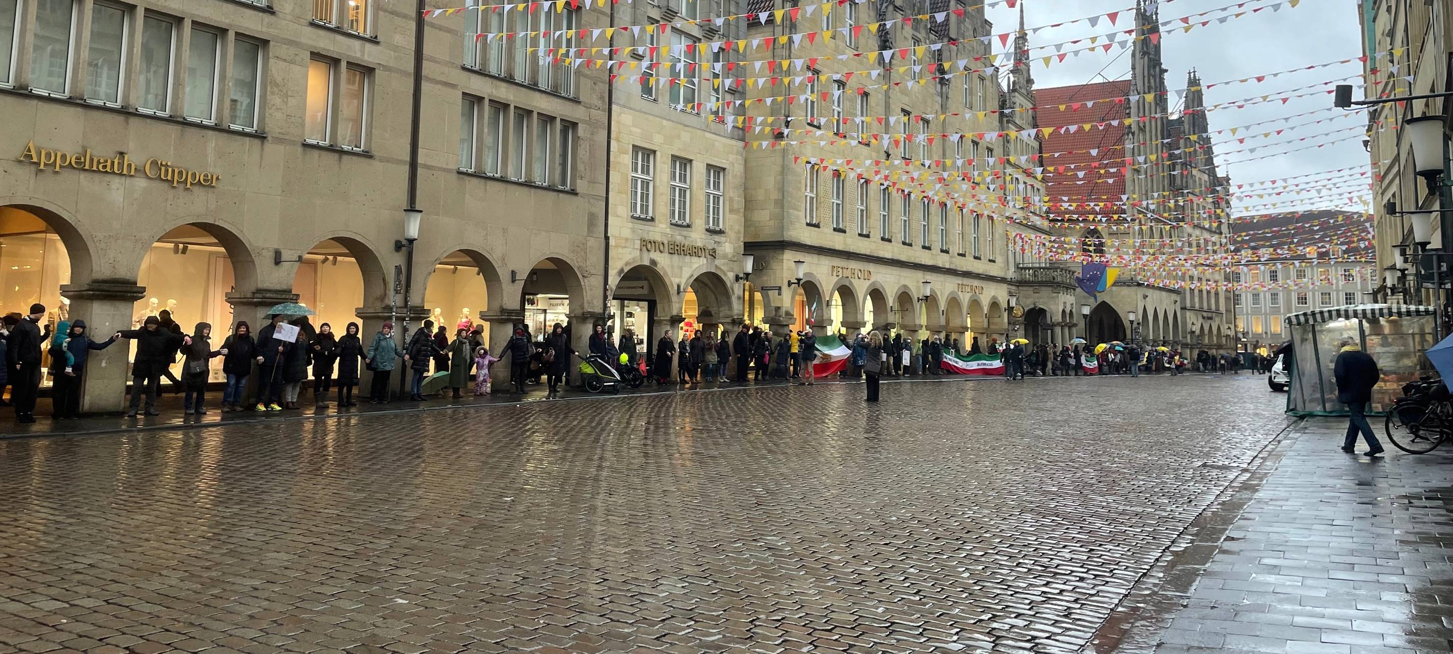 Menschenkette lückenhaft