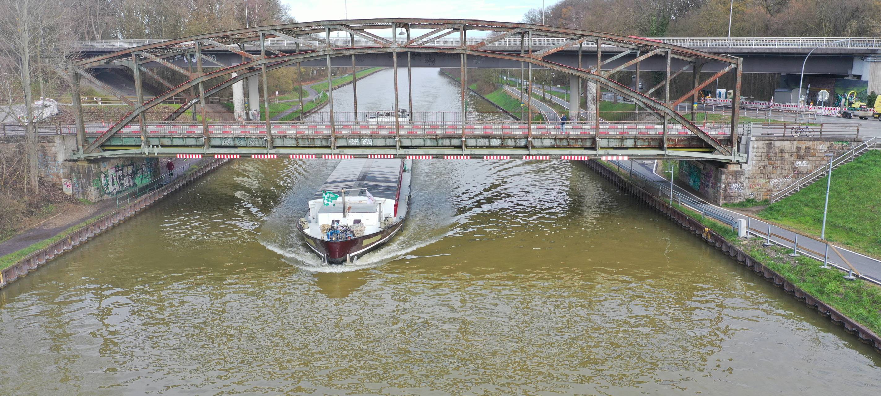 Vorboten für neue Brücke ab heute