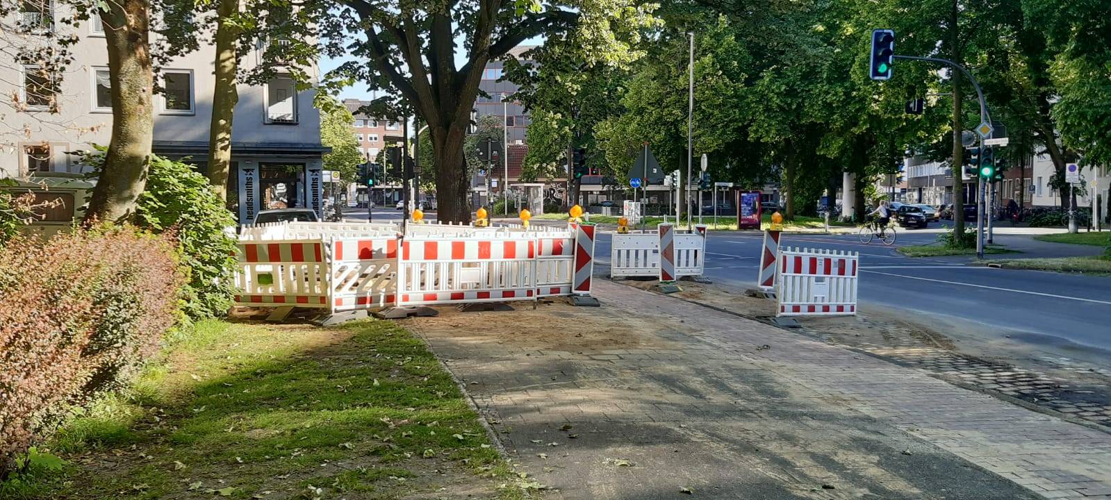 Gehweg abgesackt im Bahnhofsviertel