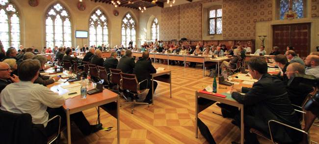 Ratsmitglieder beschäftigen sich mit Hafencenter