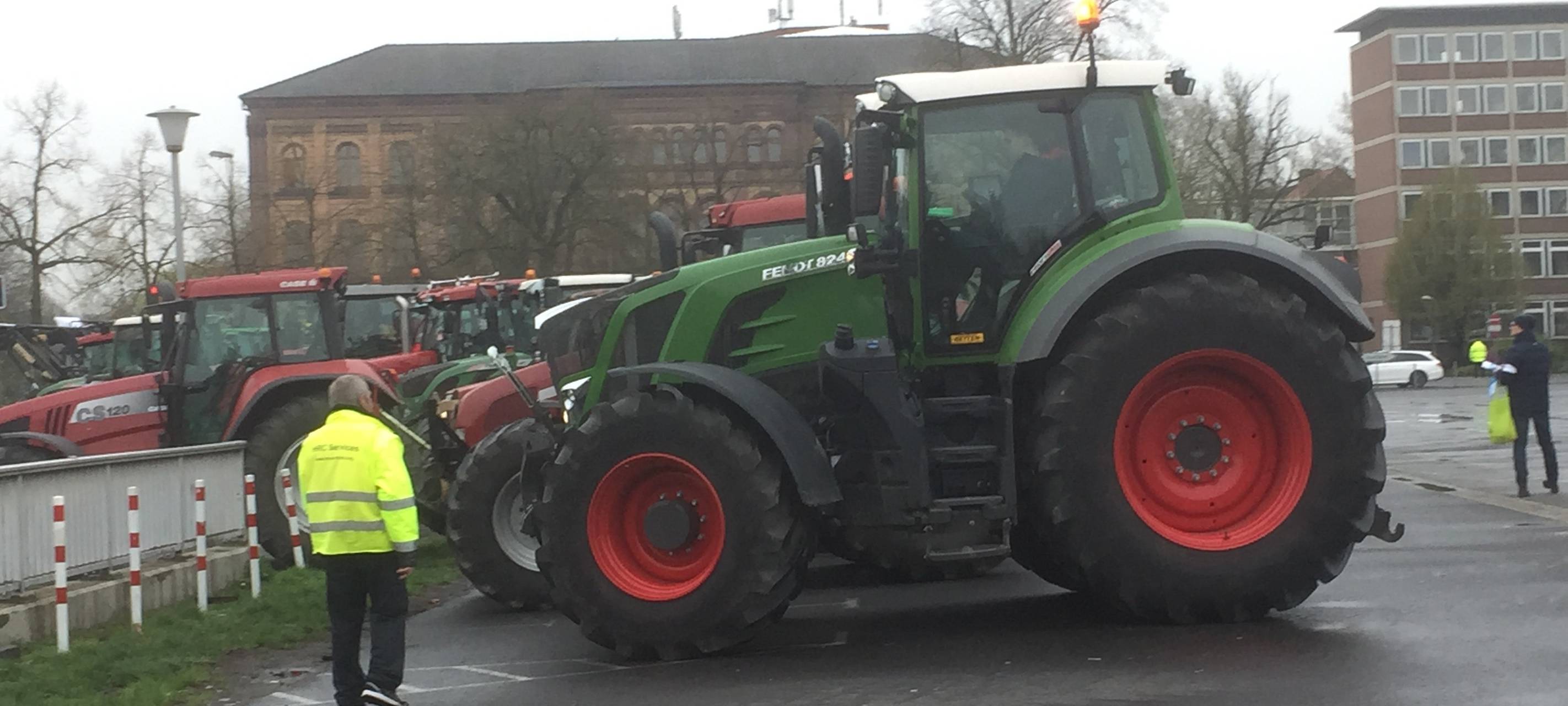 Bauern-Demo auf dem Domplatz