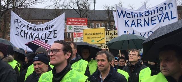 Bauern-Demo auf dem Domplatz