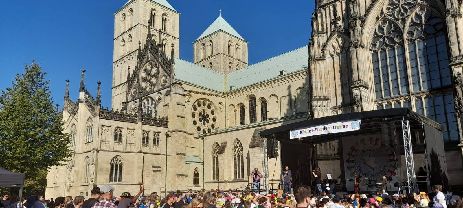 Friedenstreffen auf dem Domplatz