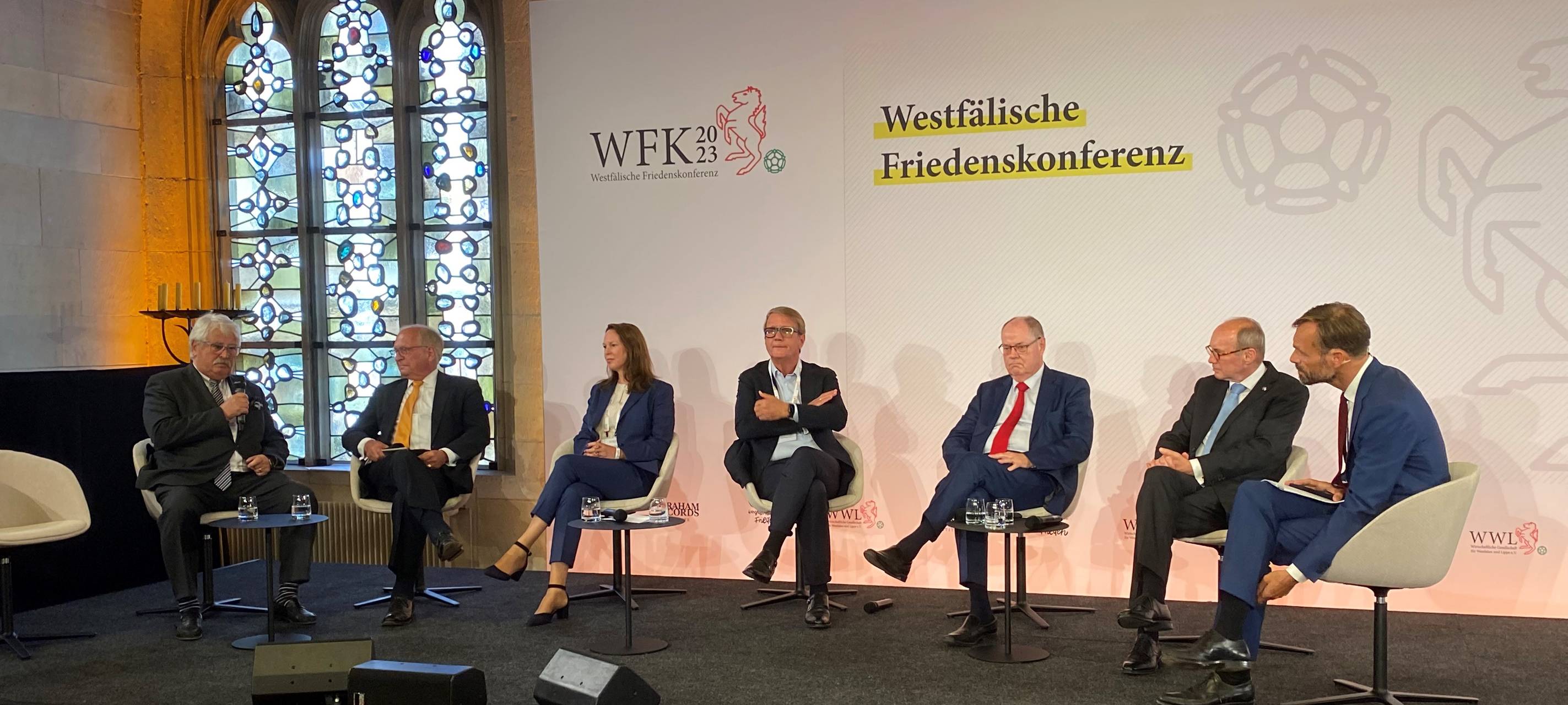 Friedenskonferenz im Rathaus