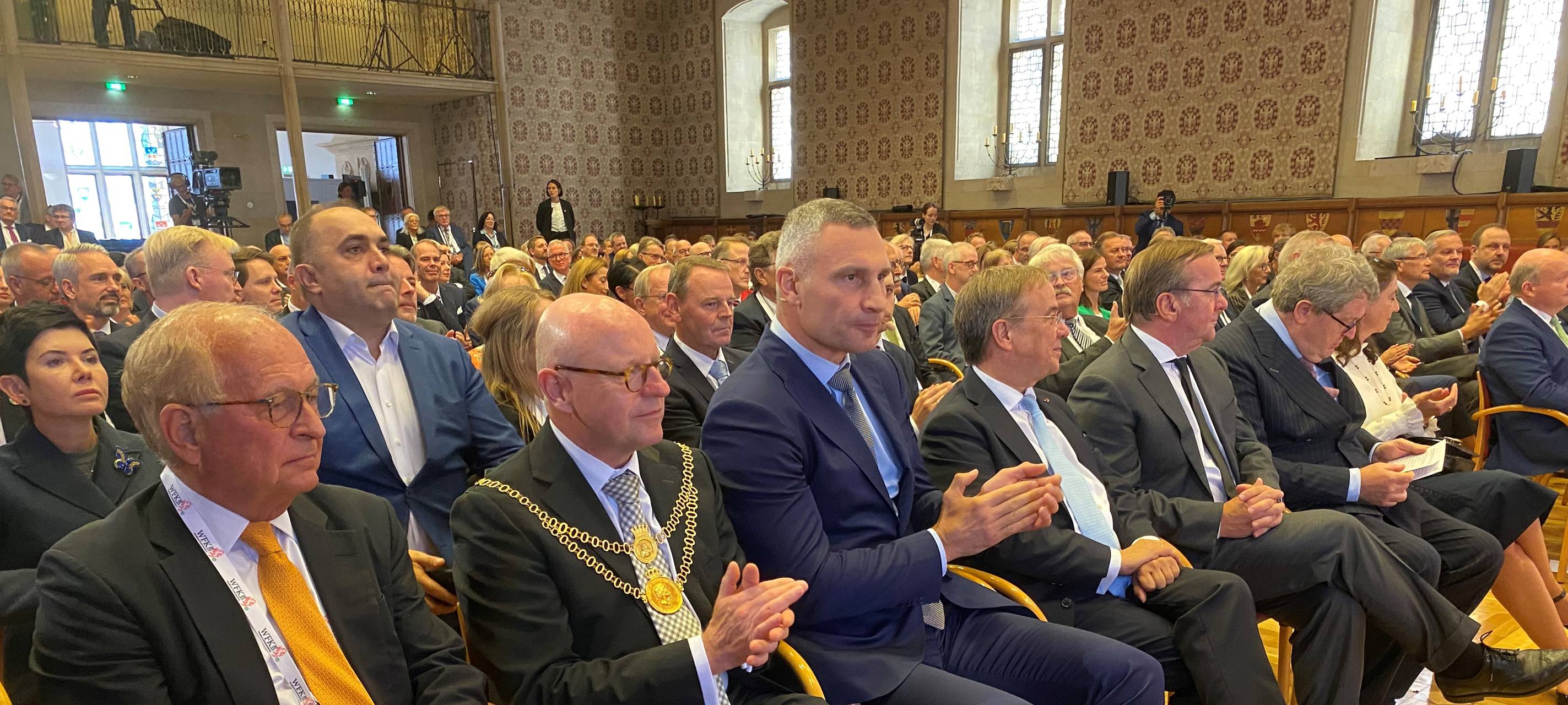 Friedenskonferenz im Rathaus