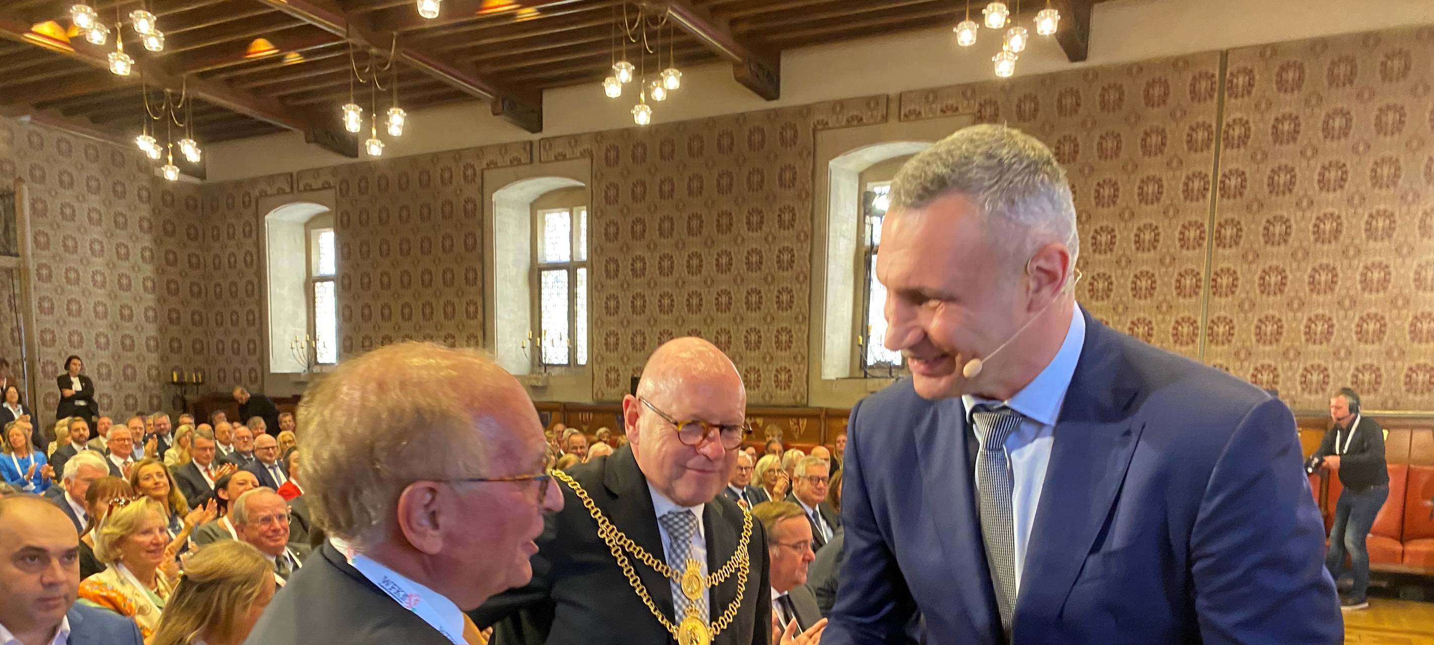 Friedenskonferenz im Rathaus