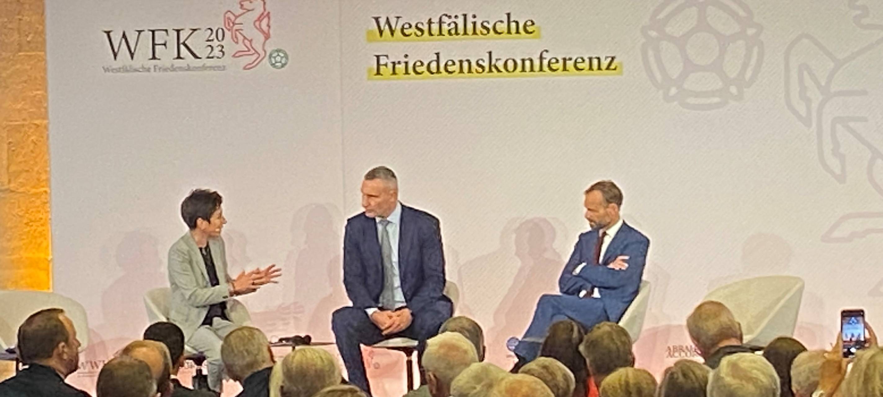 Friedenskonferenz im Rathaus