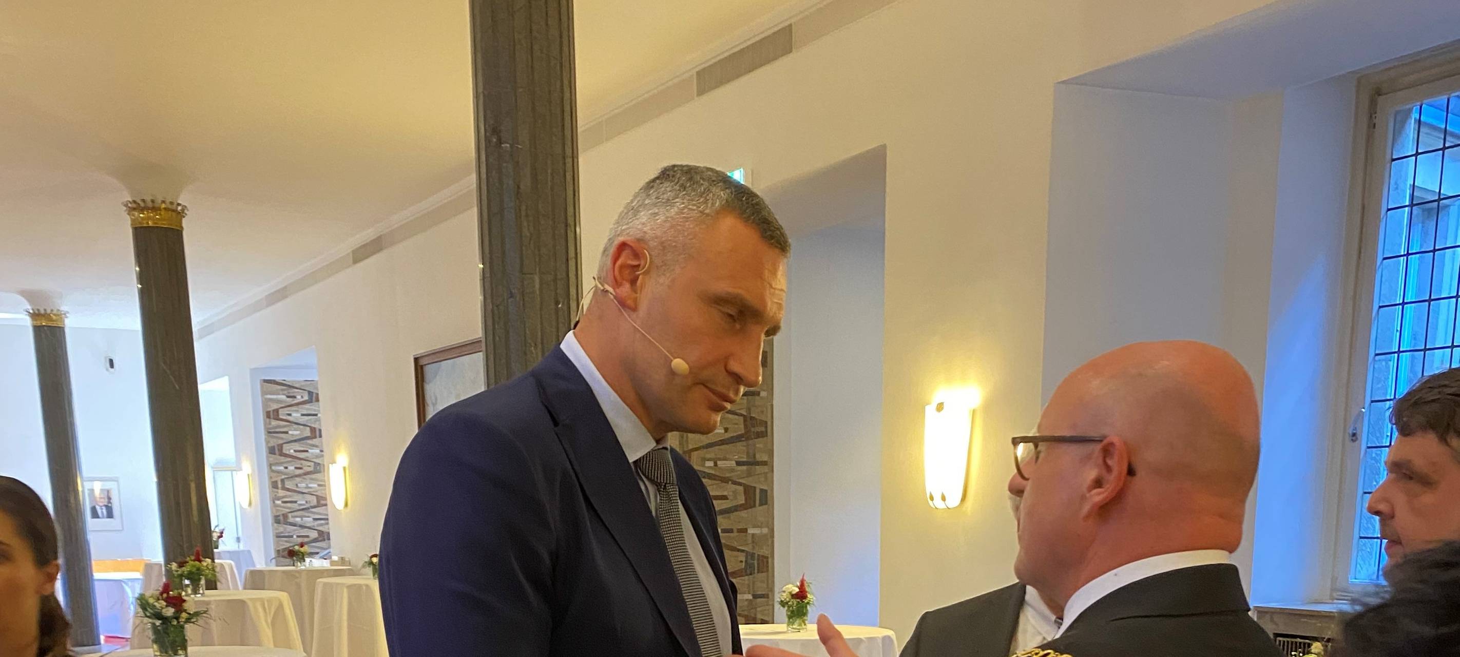 Friedenskonferenz im Rathaus