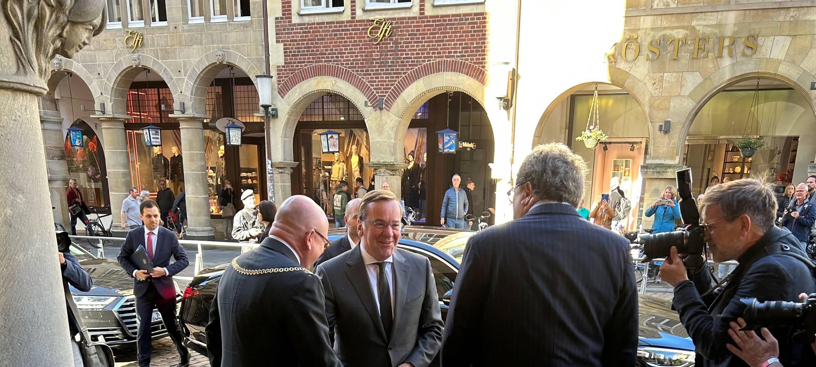 Friedenskonferenz im Rathaus
