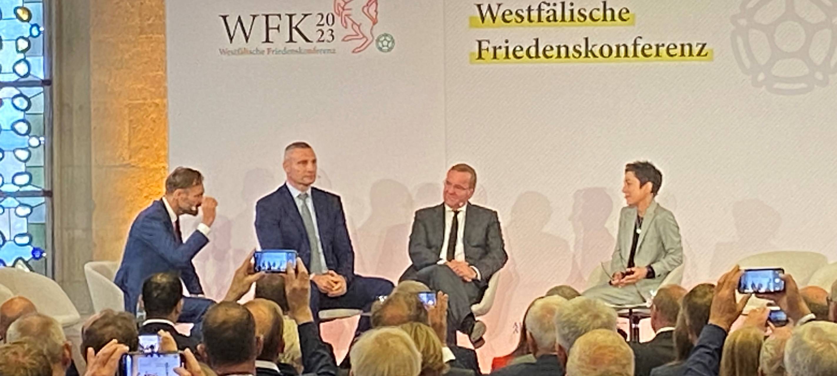 Friedenskonferenz im Rathaus