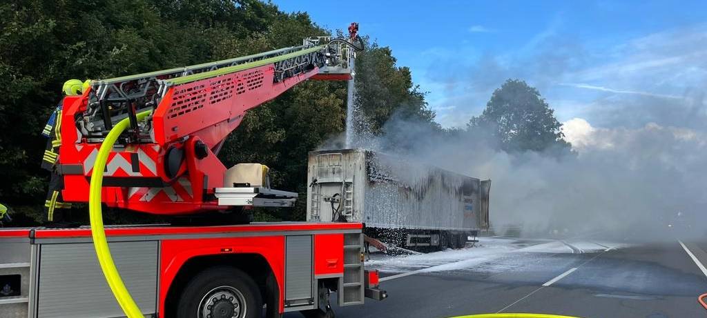 A 43 wegen LKW-Brand lange gesperrt