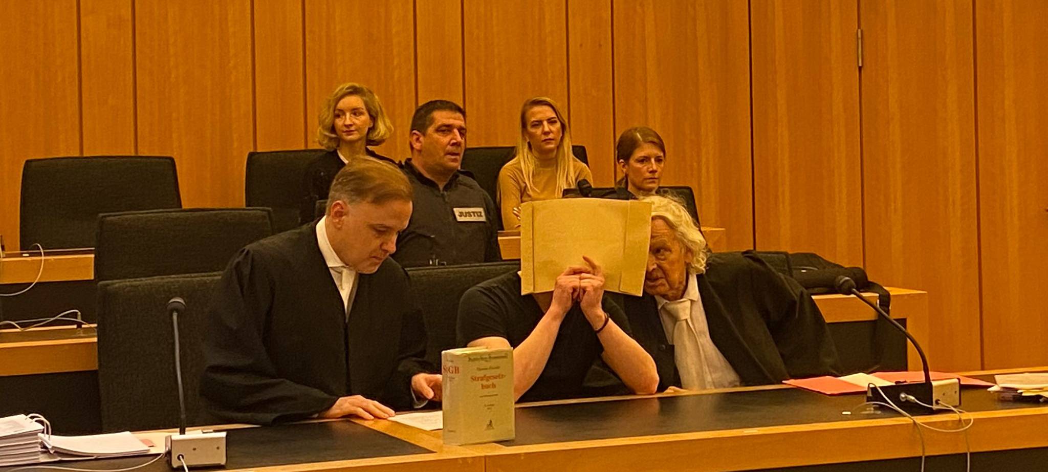 Lebenslänglich für Send-Messerstecher