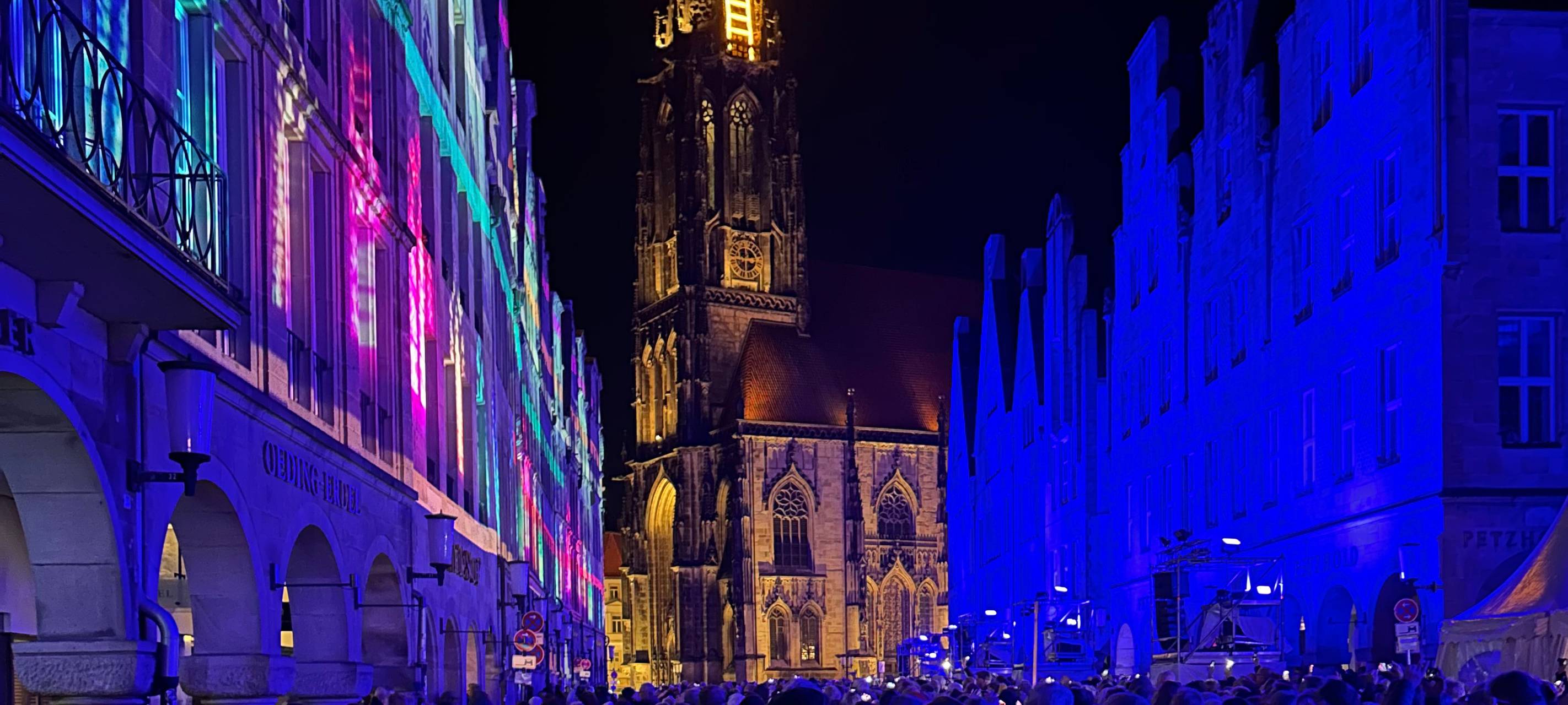 Tausende Menschen auf Prinzipalmarkt