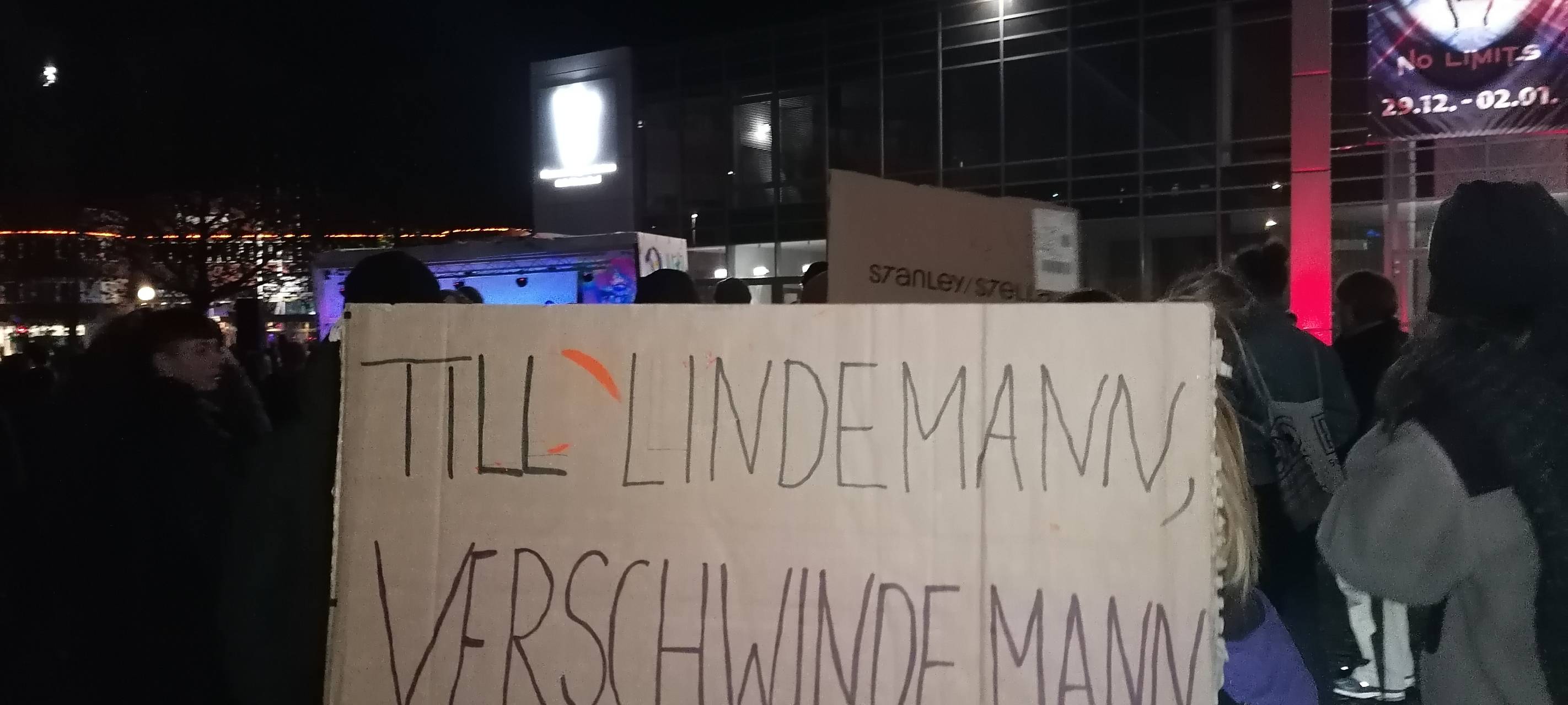 Kundgebung gegen Till Lindemann