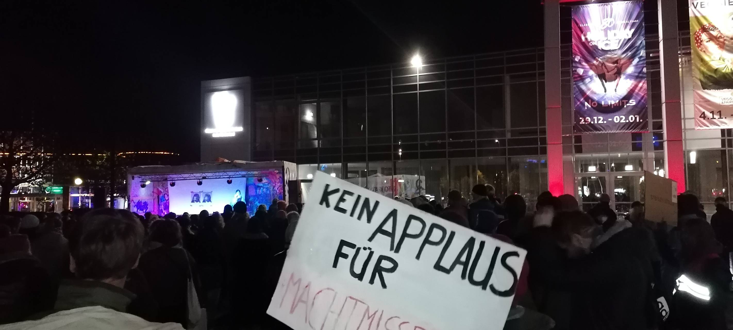 Kundgebung gegen Till Lindemann
