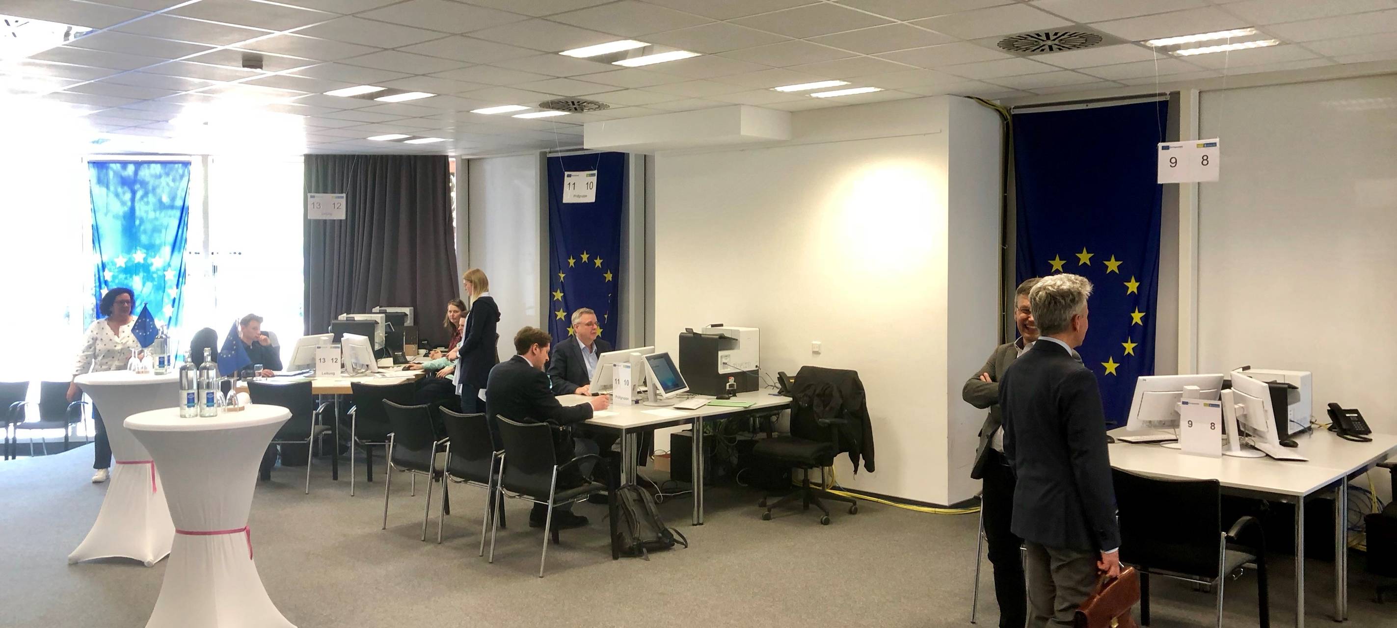 Das Hauptwahlbüro im Aegidiimarkt von innen