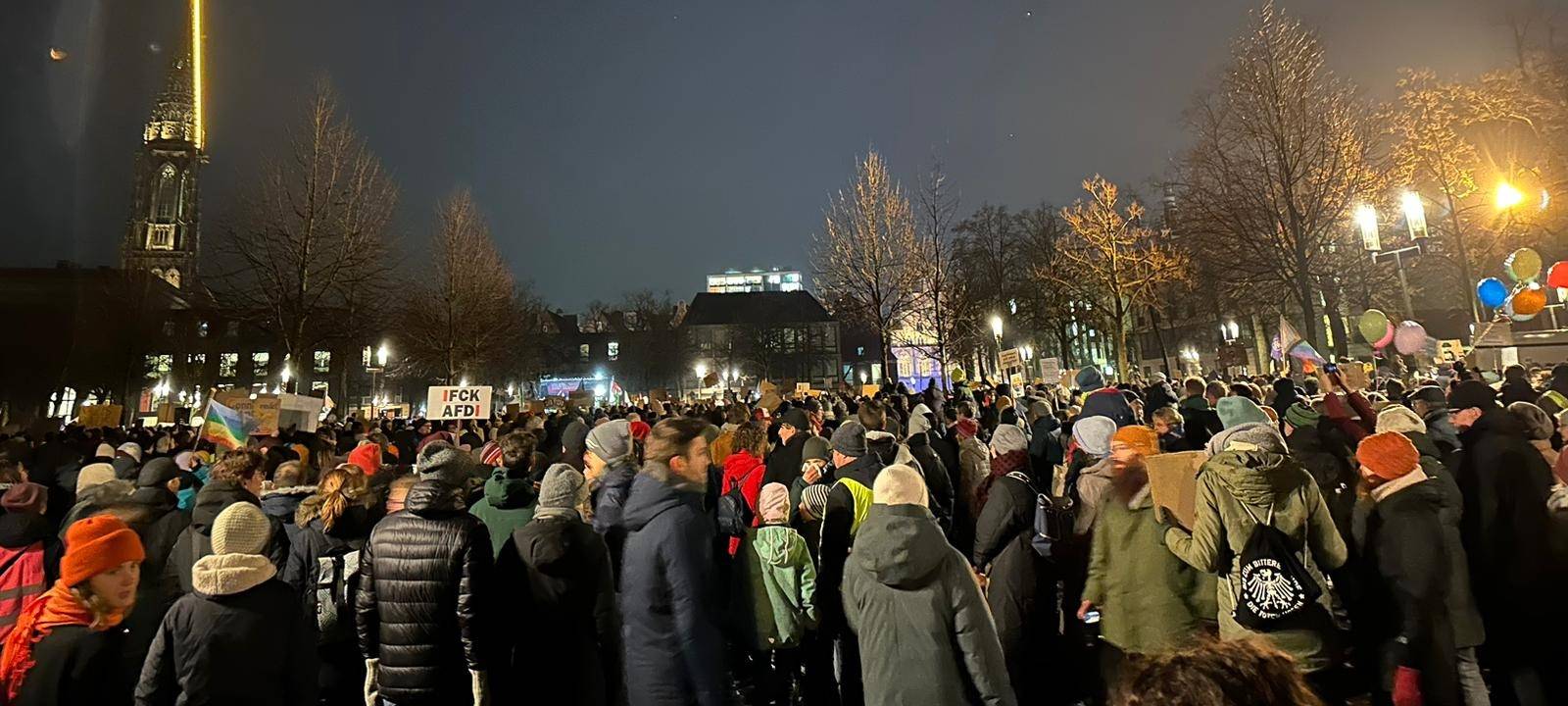 20.000 bei Demo gegen Rechts