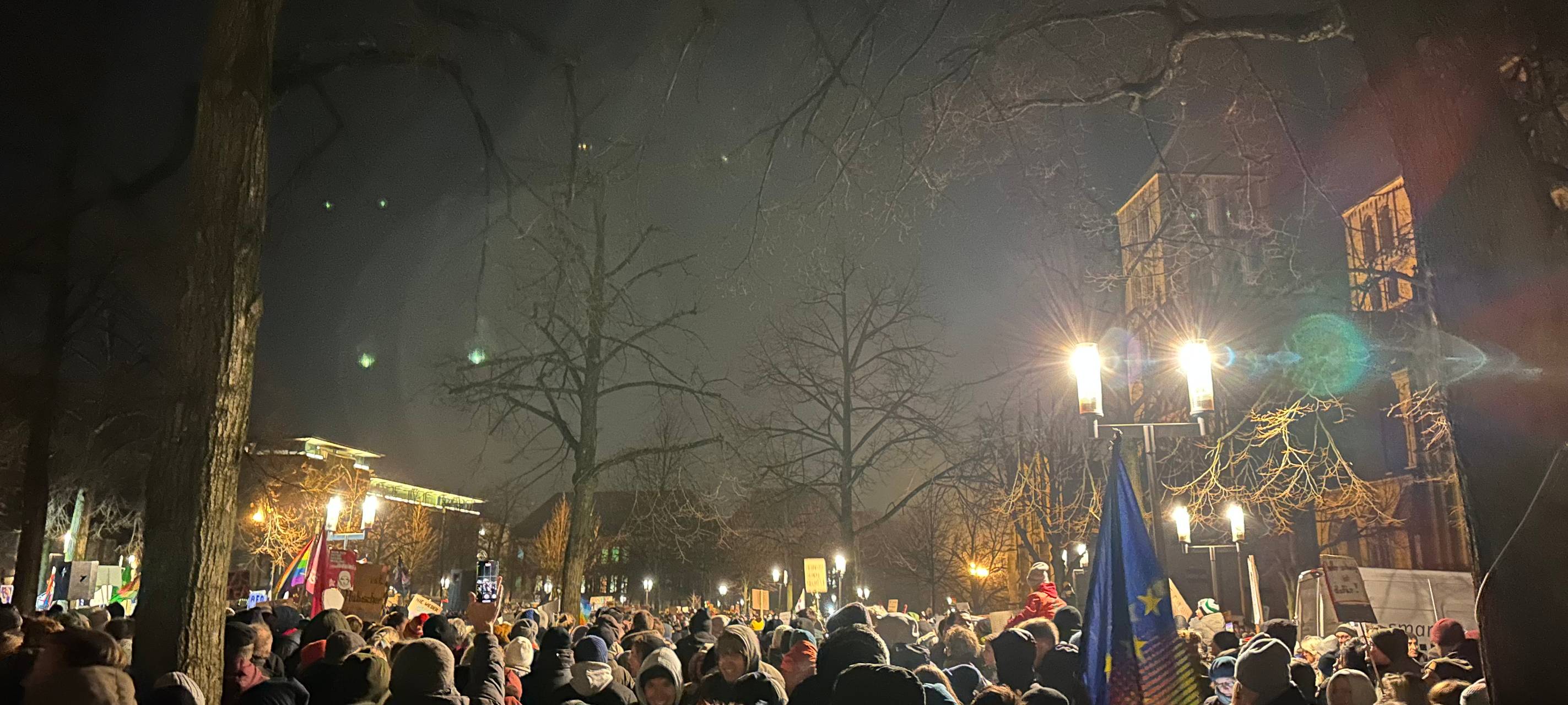 20.000 bei Demo gegen Rechts