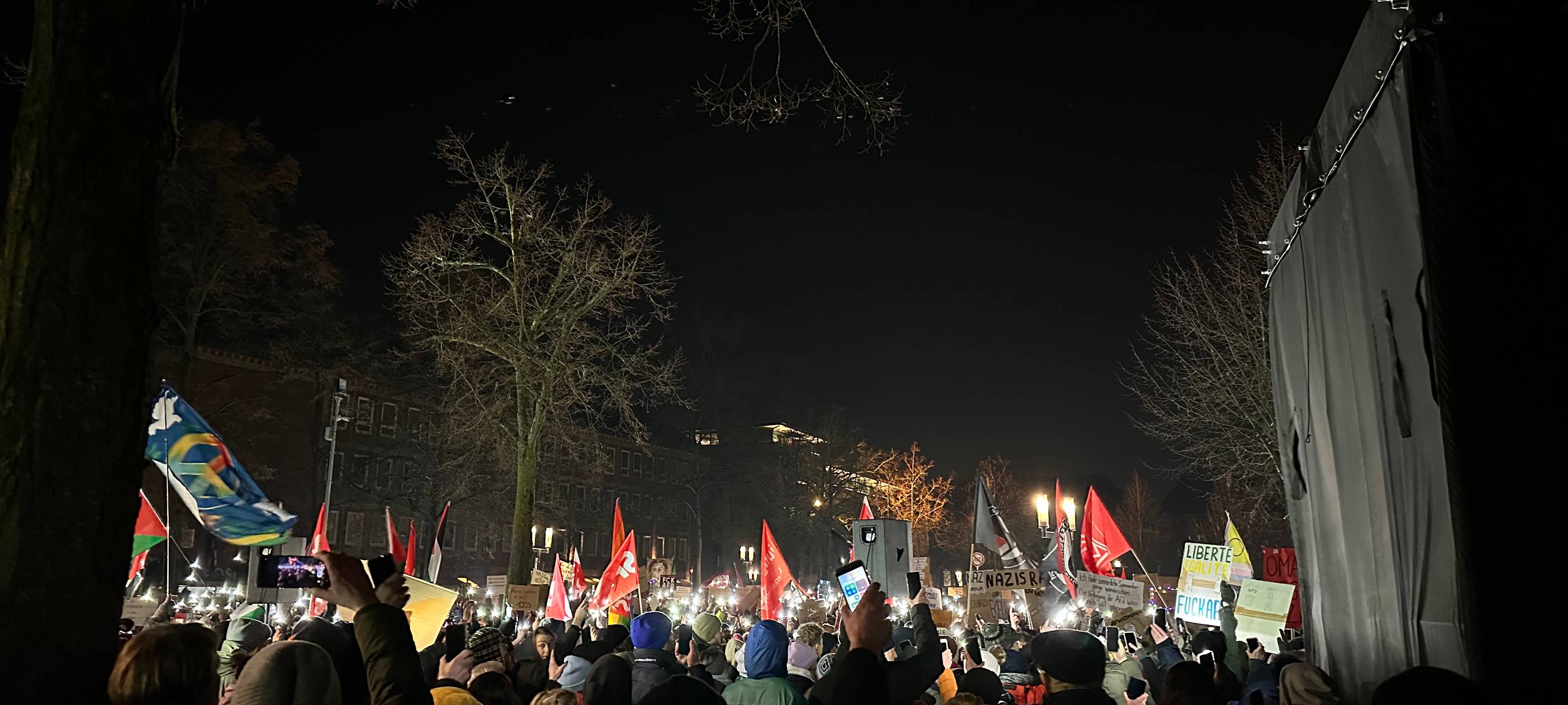 20.000 bei Demo gegen Rechts