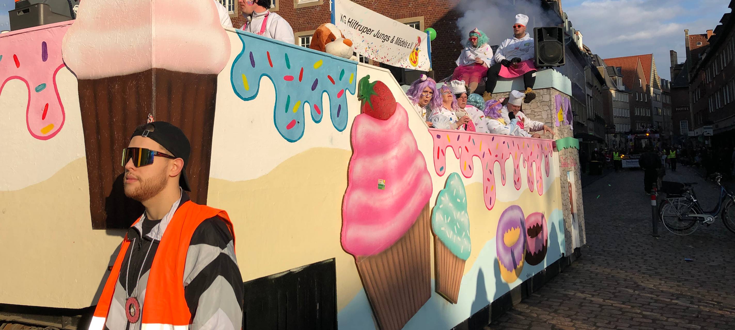 111.000 feiern beim Rosenmontagszug