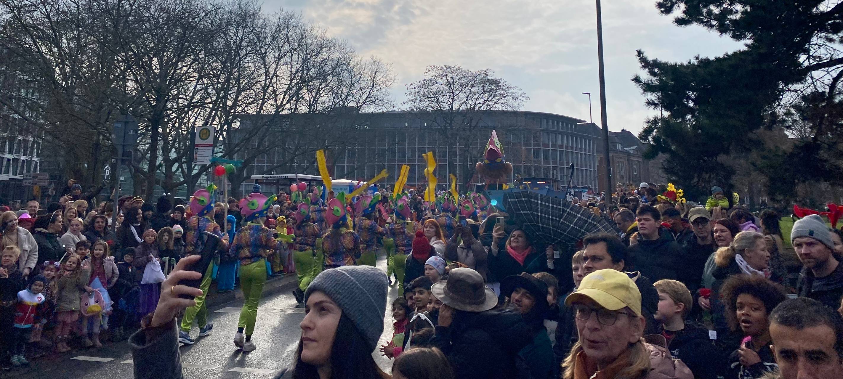 111.000 feiern beim Rosenmontagszug