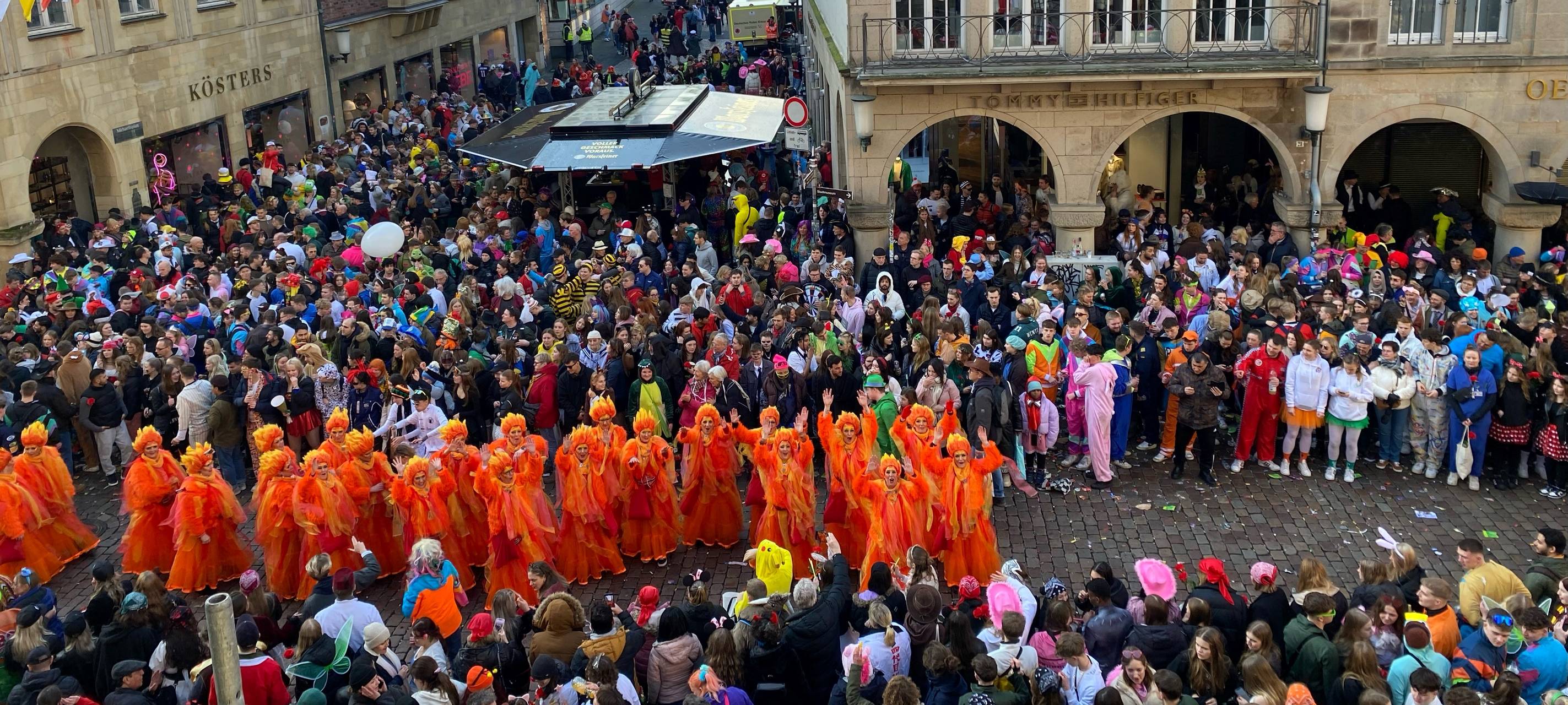 111.000 feiern beim Rosenmontagszug