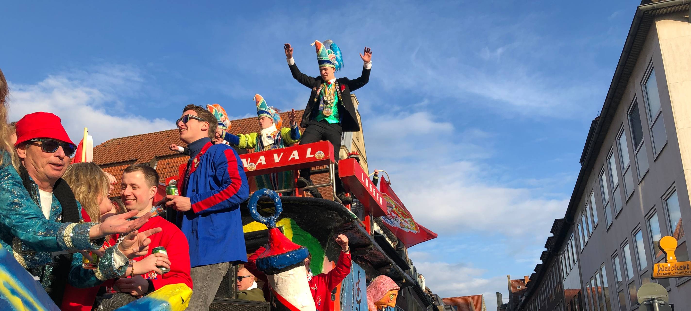 111.000 feiern beim Rosenmontagszug
