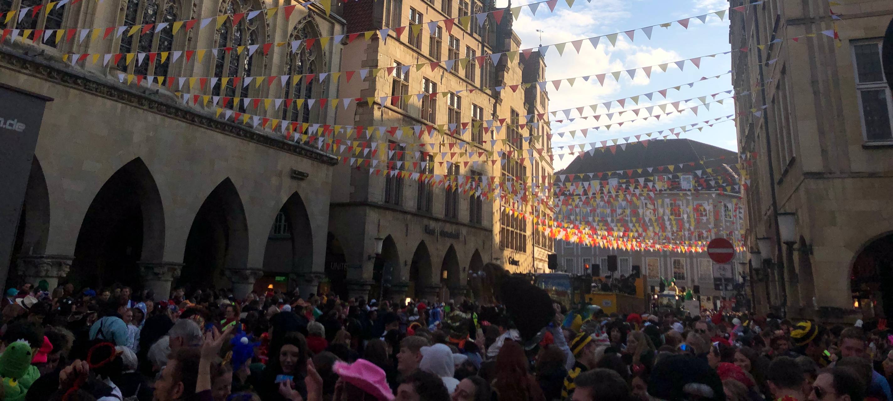 111.000 feiern beim Rosenmontagszug