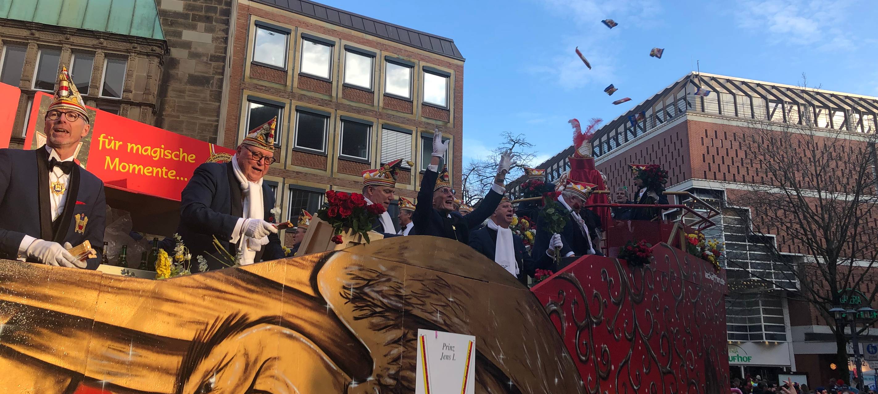 111.000 feiern beim Rosenmontagszug