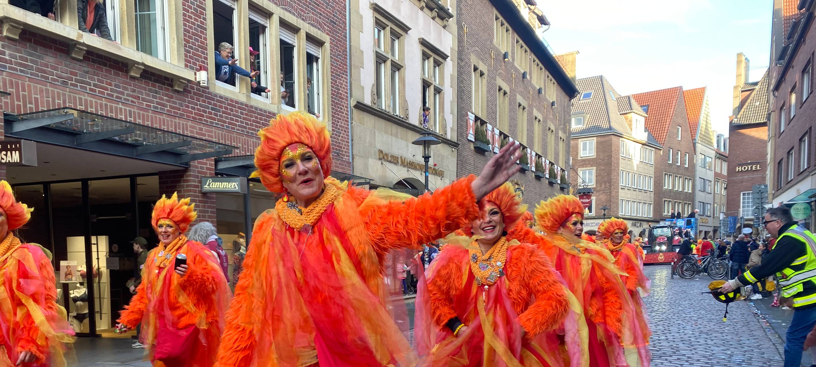 111.000 feiern beim Rosenmontagszug