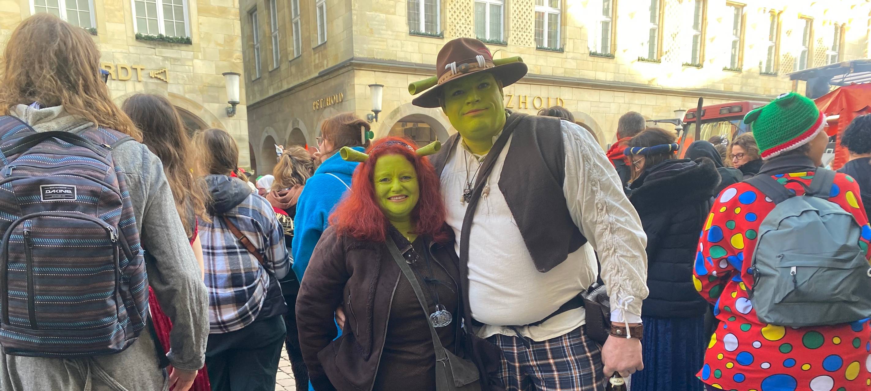 111.000 feiern beim Rosenmontagszug