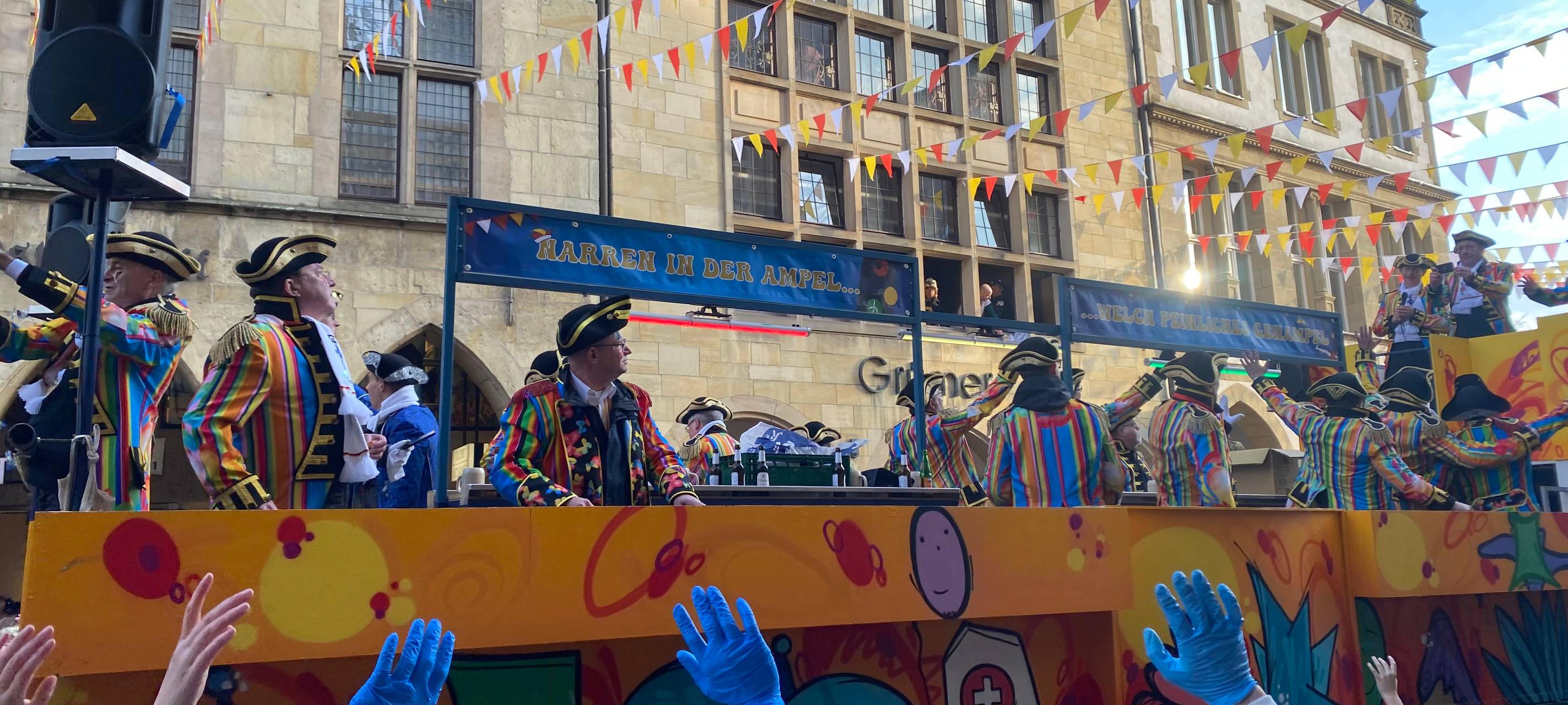 111.000 feiern beim Rosenmontagszug