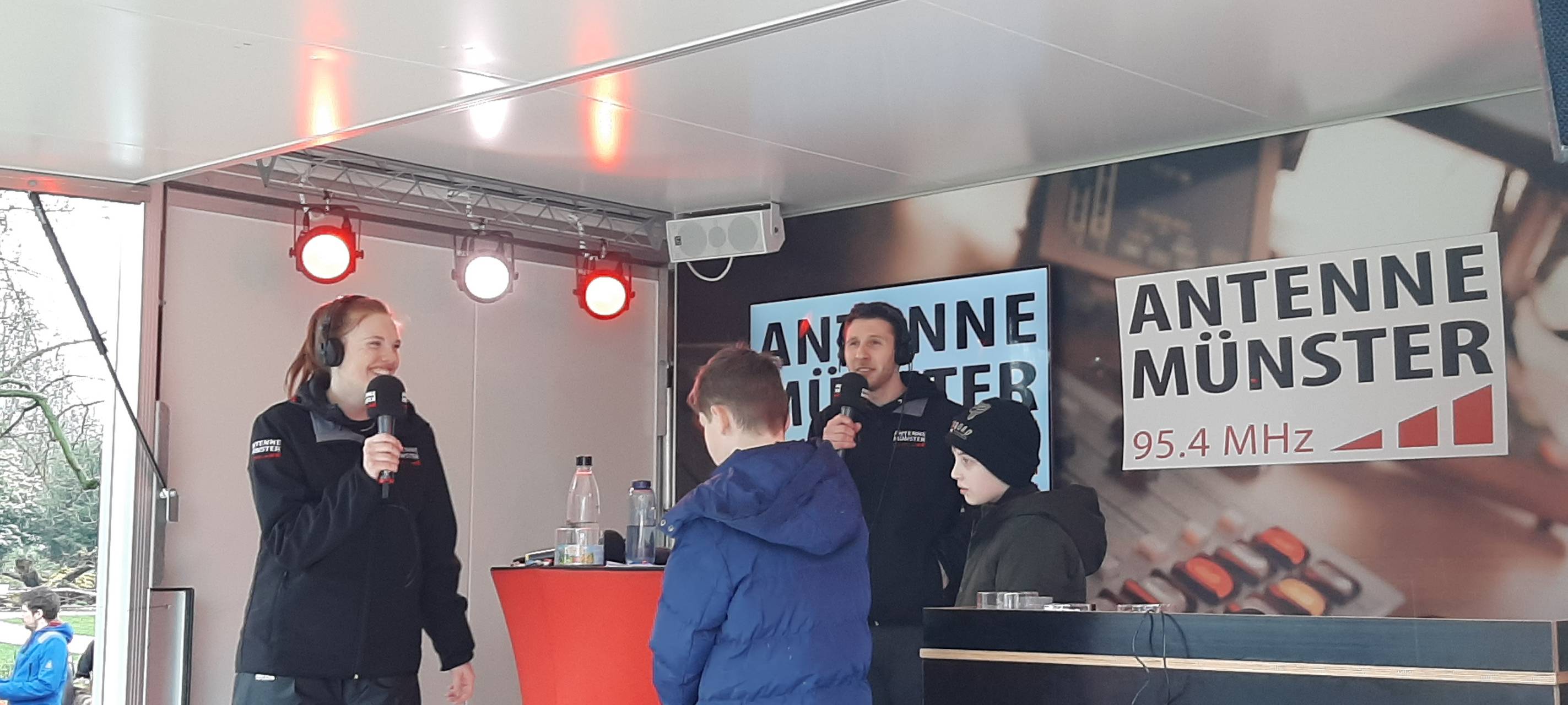 Ostereiersuche: Spaß im Regen