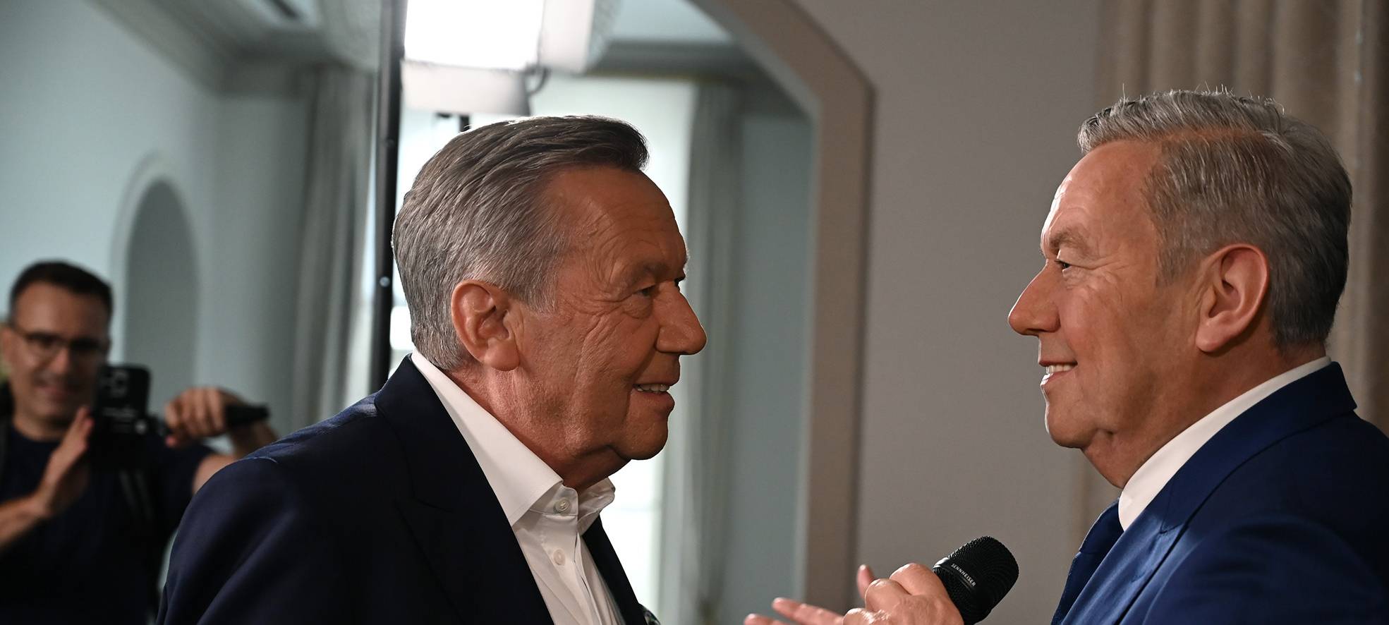 Roland Kaiser enthüllt Wachsfigur