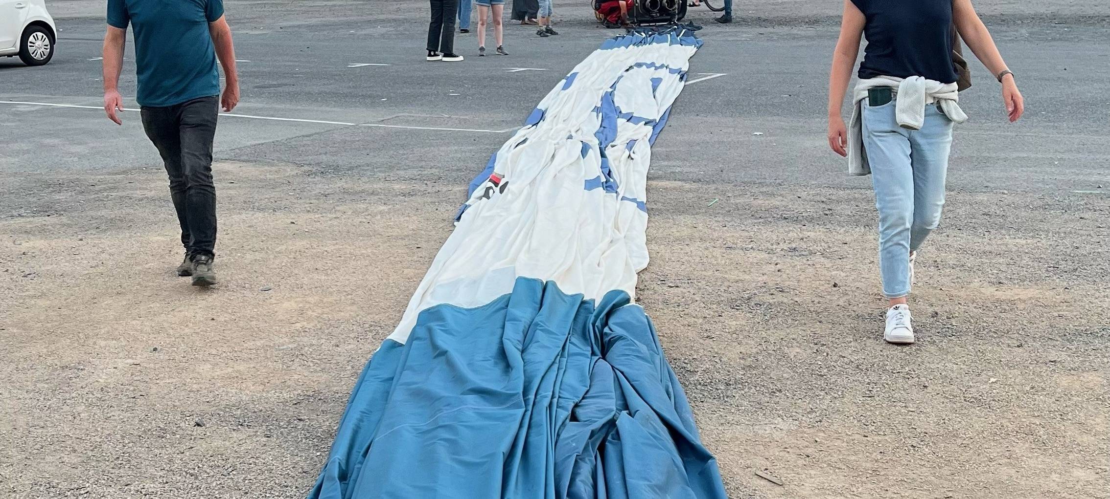 Heißluftballon landet auf Schlossplatz
