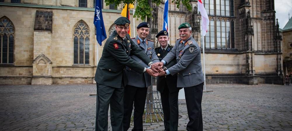 Kommando-Übergabe auf dem Domplatz