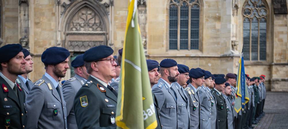 Kommando-Übergabe auf dem Domplatz