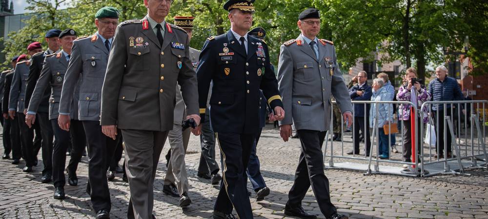 Kommando-Übergabe auf dem Domplatz