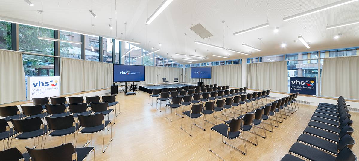 Schnuppern in sanierter Volkshochschule