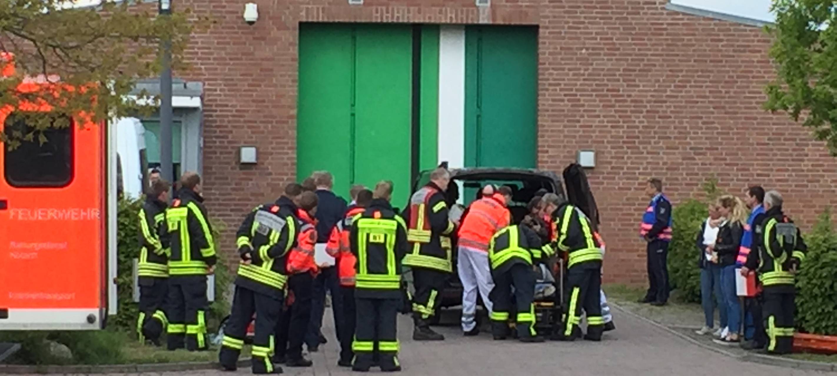 Polizei übt Verhalten bei einer Geiselnahme in der Forensik