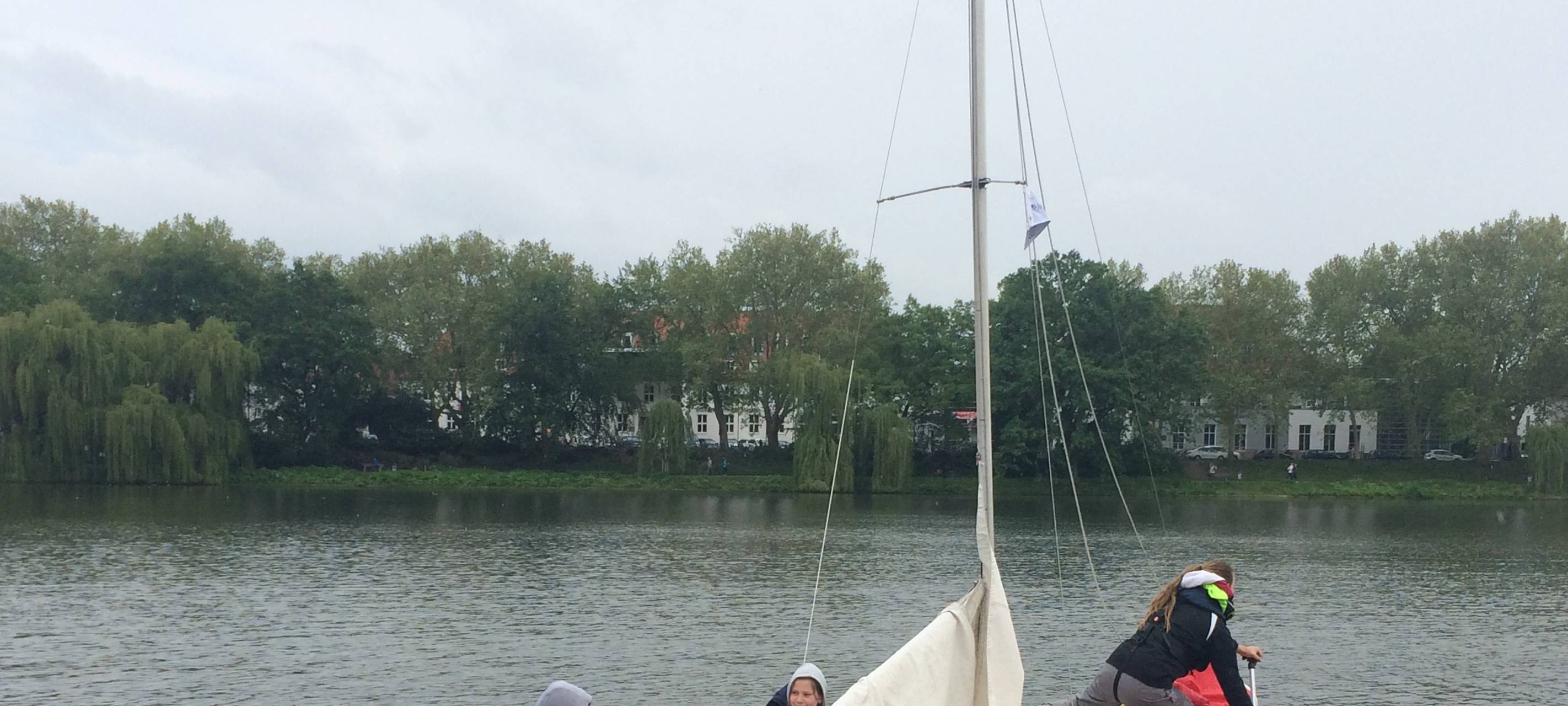 Das junge Mädchen und das Meer