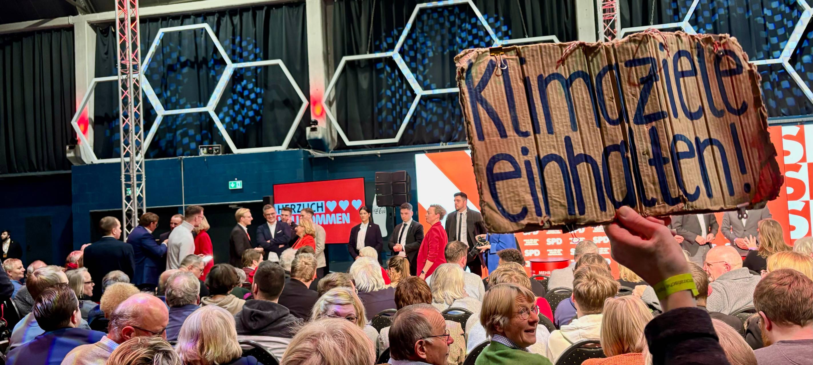 Olaf Scholz macht Wahlkampf im Jovel