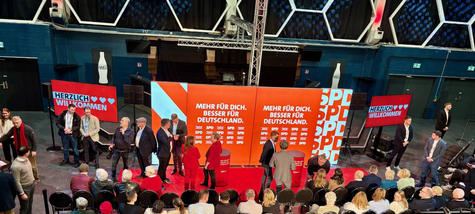 Olaf Scholz macht Wahlkampf im Jovel