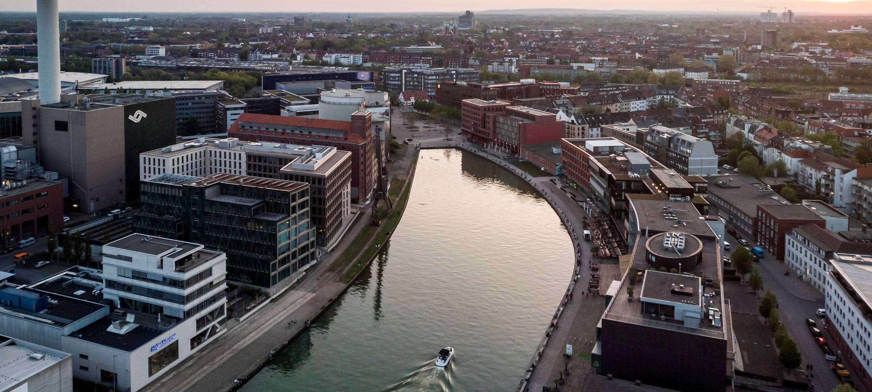 Ein Bild vom Stadthafen in Münster aus der Luft fotografiert.