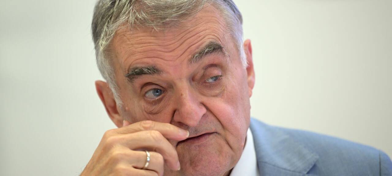 Herbert Reul (CDU), Innenminister von Nordrhein-Westfalen, während der Pressekonferenz. Im Landeskriminalamt werden die Ergebnisse des Projekts ToreG NRW (Todesopfer rechter Gewalt) vorgestellt. Forscher und Kriminalisten haben untersucht, ob die Zahl der Todesopfer rechter Gewalt in den vergangenen 40 Jahren in Nordrhein-Westfalen höher ist als bislang angenommen.