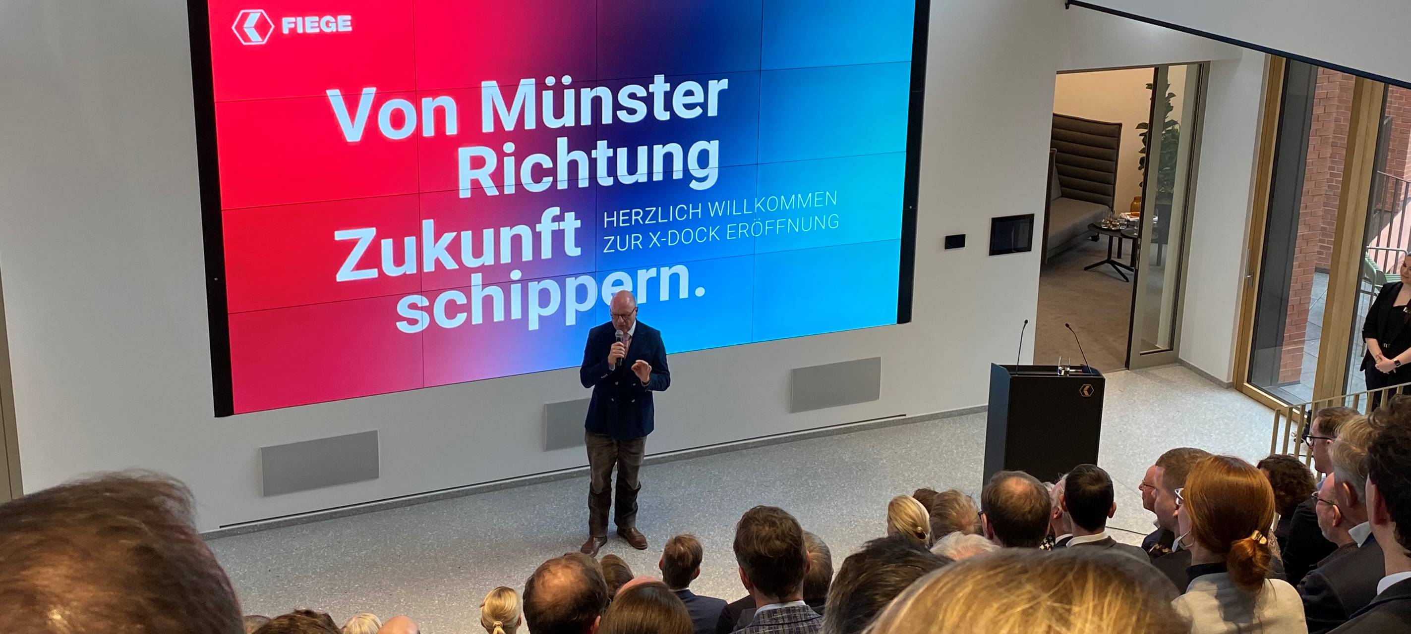 Fiege eröffnet "X-Dock" am Hafen