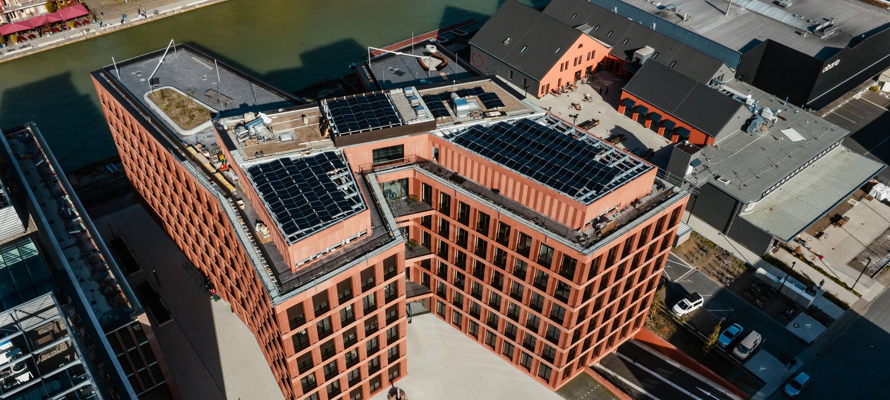 Fiege eröffnet "X-Dock" am Hafen