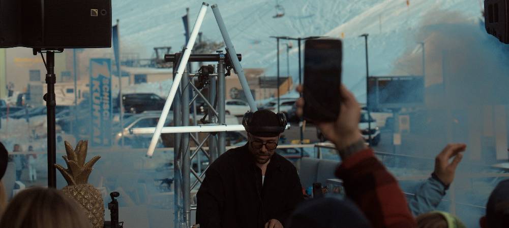 Rave in einer Autowaschanlage