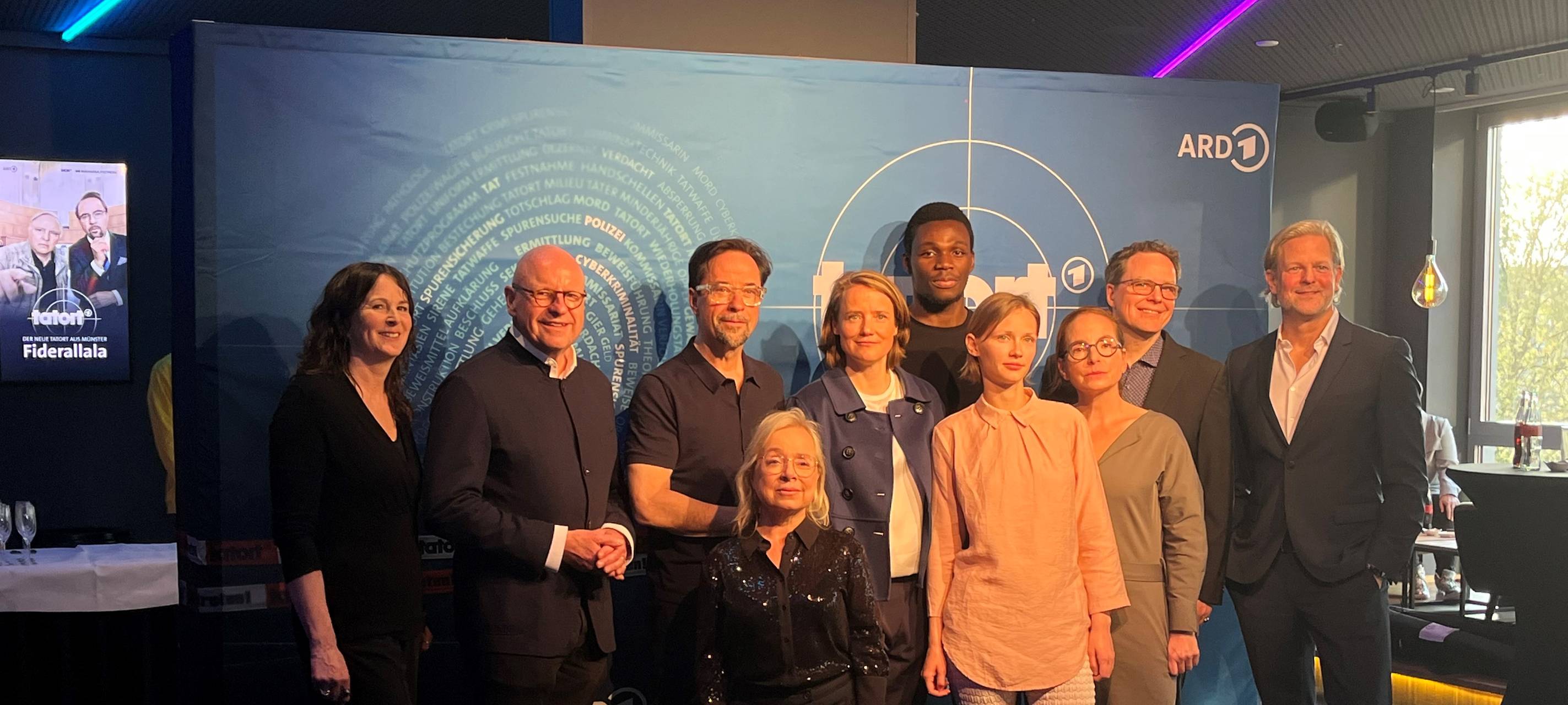 Gruppenfoto von Menschen in einem Kino.