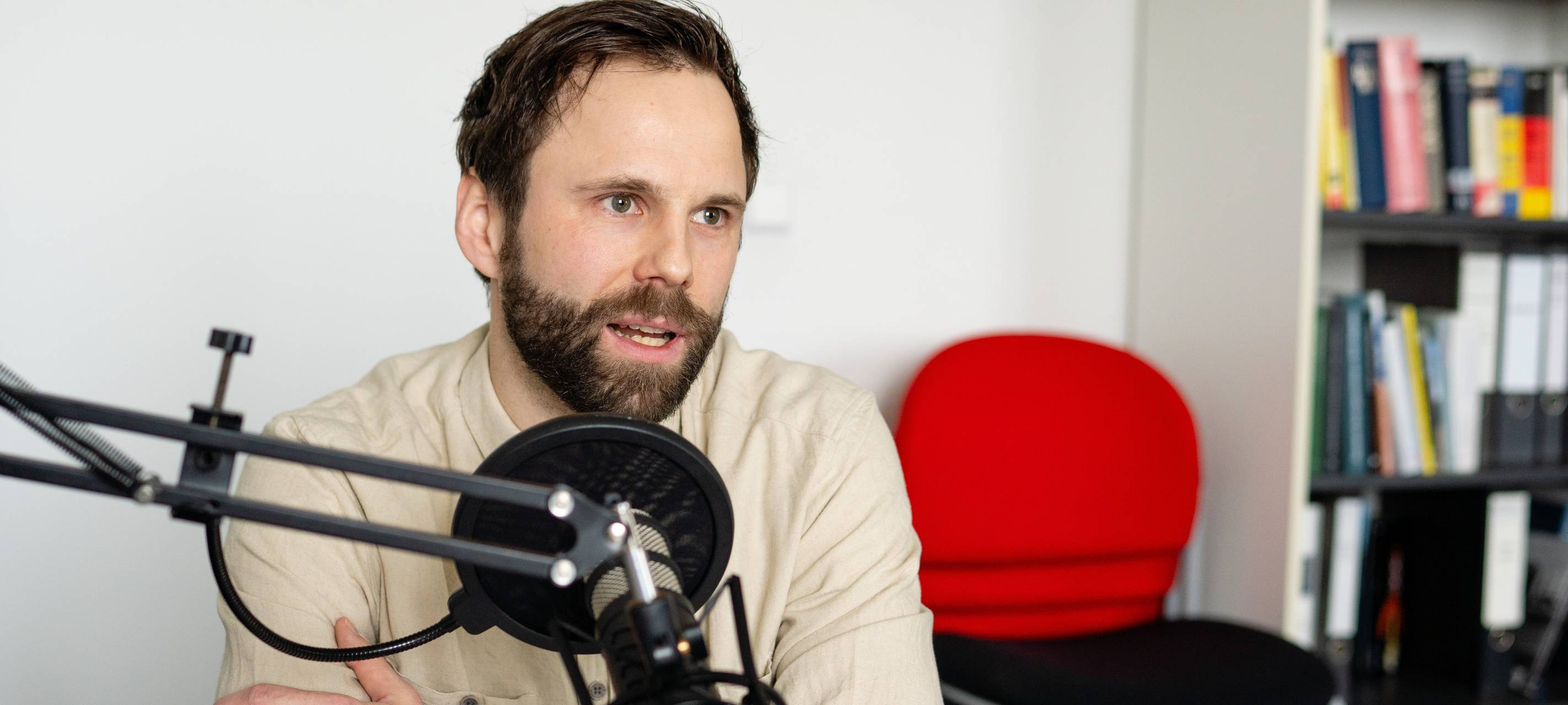 Neuer Podcast: Auf dem Foto ist der Soziologe und Kriminologe Jens Struck zu sehen. Er spricht über Clankriminalität.